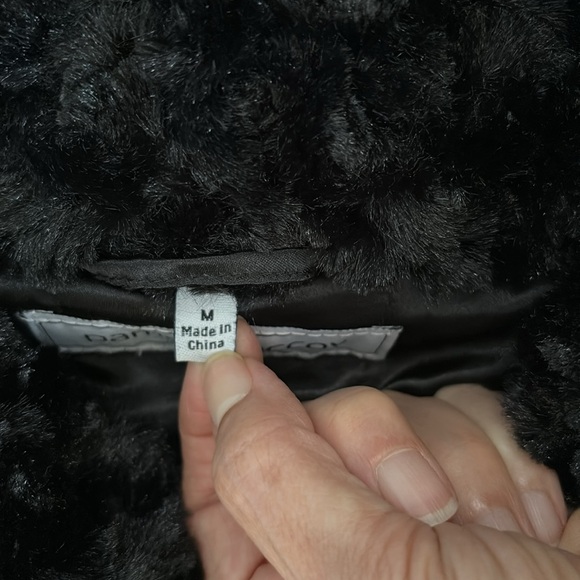 PAMELA McCoy BLACK FAUX FUR PANCHO- SIZE M - Picture 9 of 17